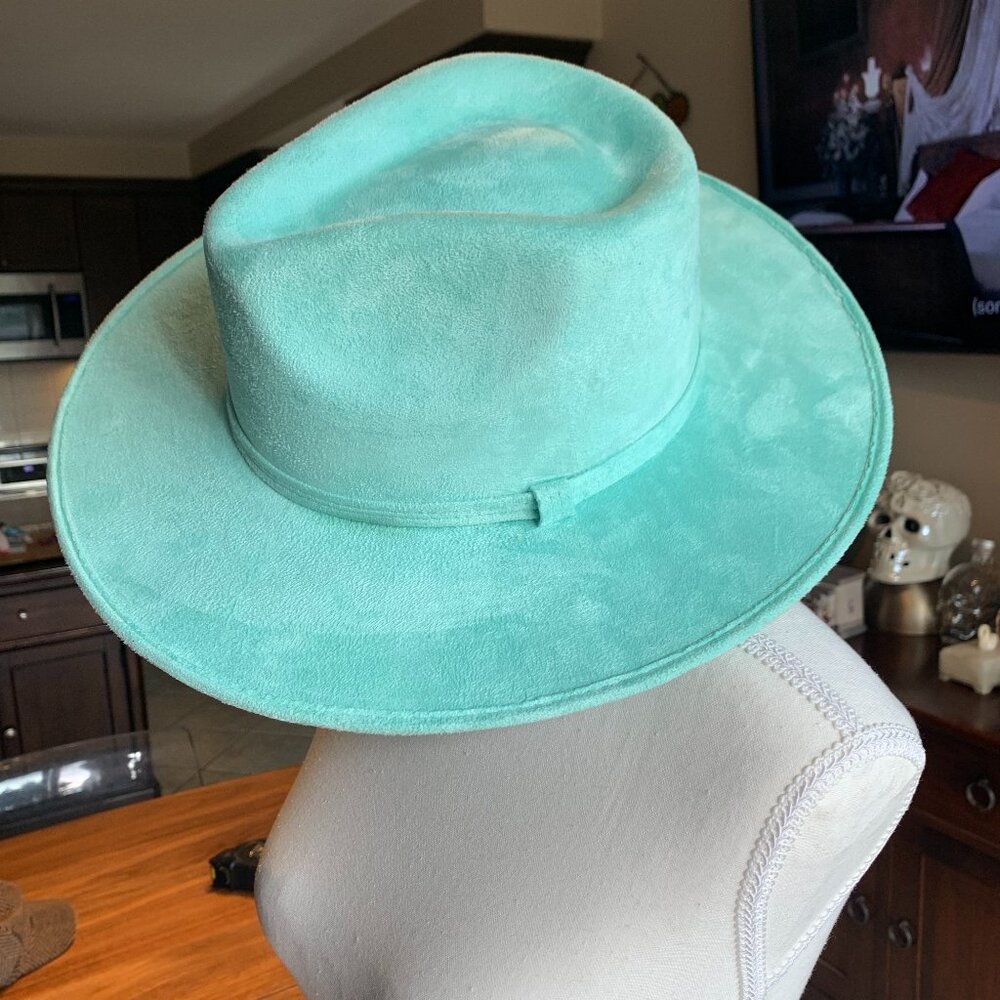 Hat, broad brim, EUC, faux suede, size med, adjustable, stetson style, turquoise